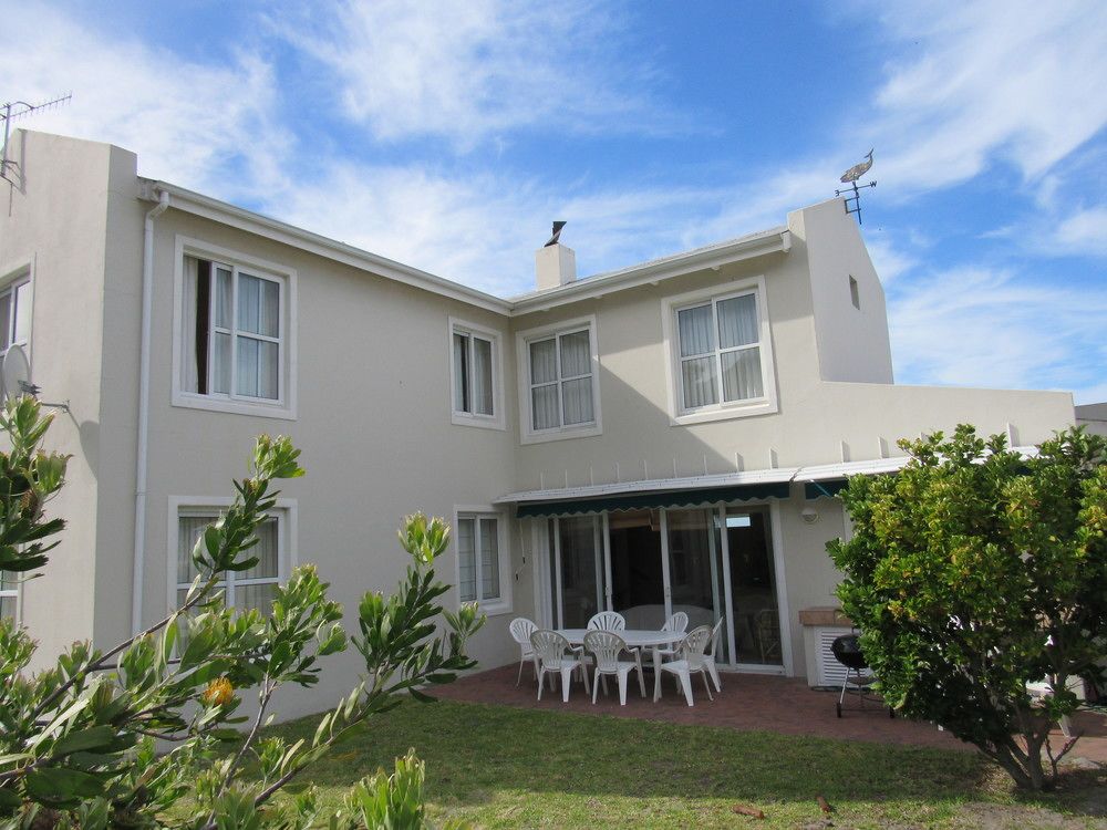 Kingfisher Beach House — 4-Star Luxury Hotel in Hermanus, South Africa