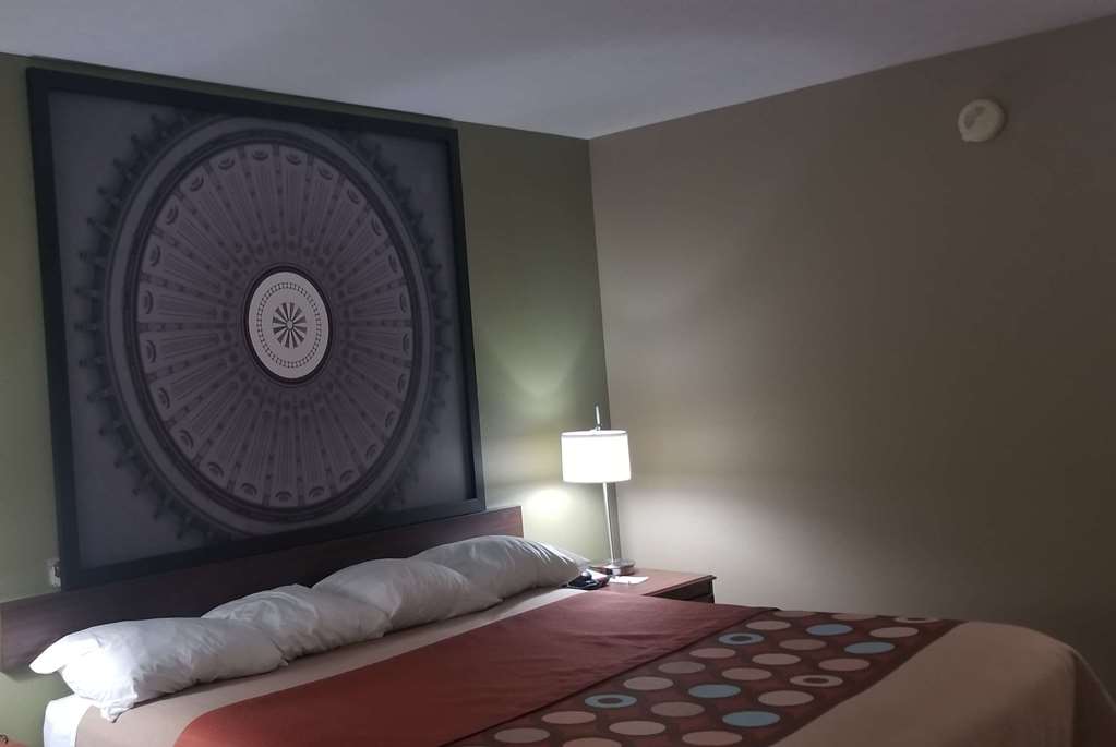Super 8 by Wyndham Bellefontaine - photo 17