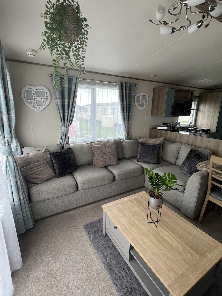 2 Bed Caravan Sleeps 6 Parking Pets in Whitley Bay, United Kingdom