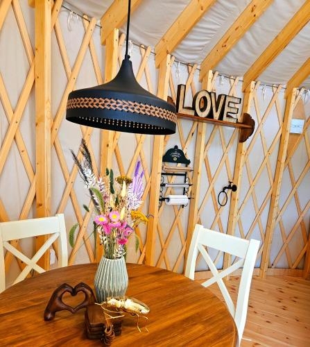 Jurta na Wypasie luksusowy namiot z widokiem na góry Jacuzzi Sauna Split AC Private Star View in Zakopane, Poland