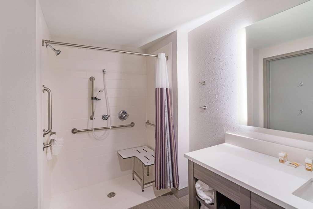 La Quinta Inn & Suites by Wyndham Mobile - photo 41