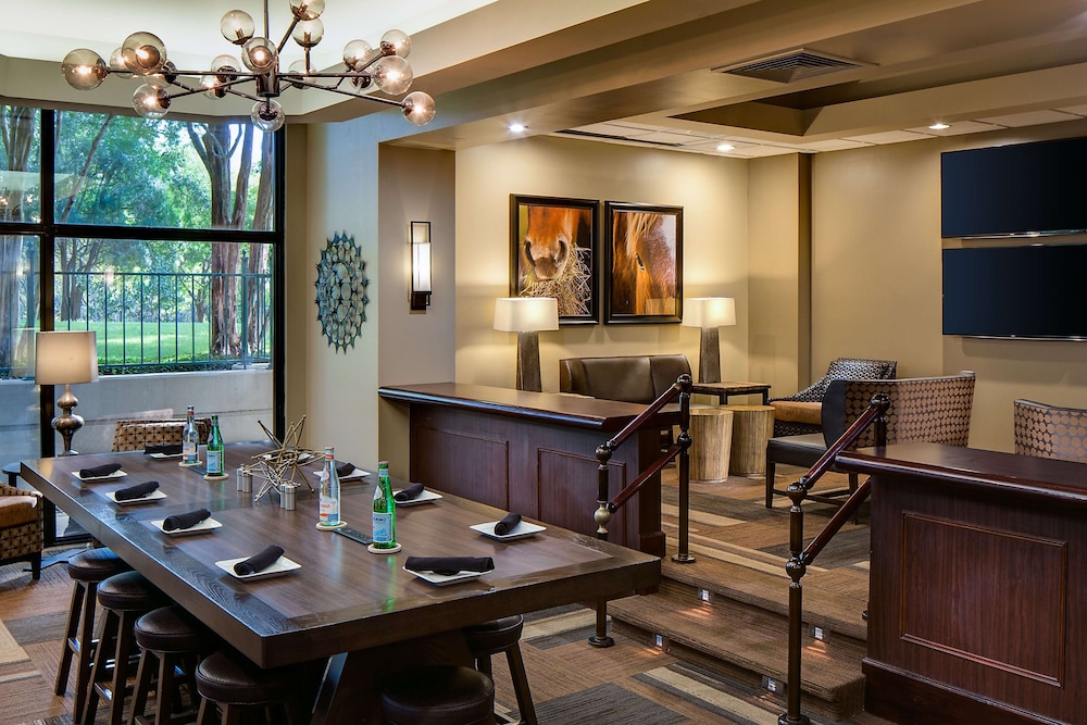 Embassy Suites by Hilton Dallas Love Field - photo 27
