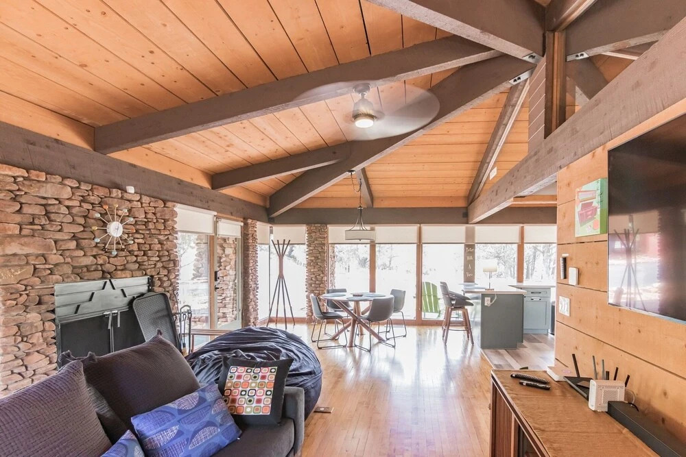 Glass House Elk Rim Pine — 4-Star Luxury Hotel in Pine, United States