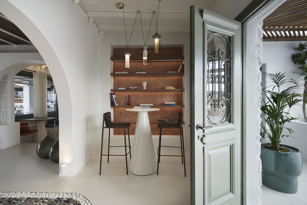 Andronis Minois — Paros — photo 3