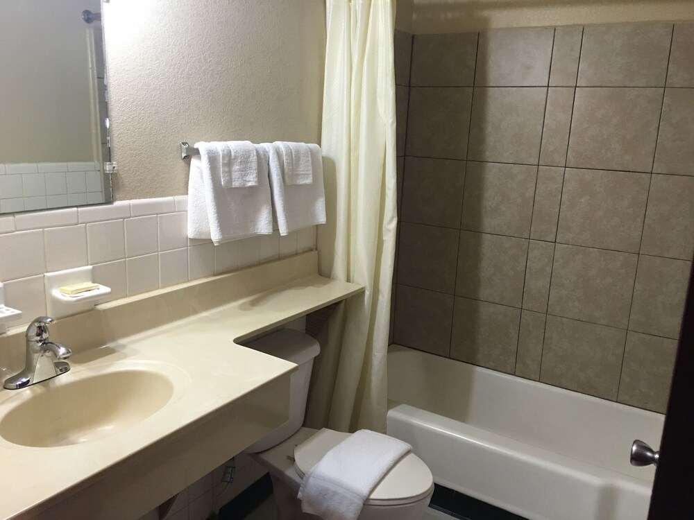 Best Value Inn Motel Sandusky - photo 51
