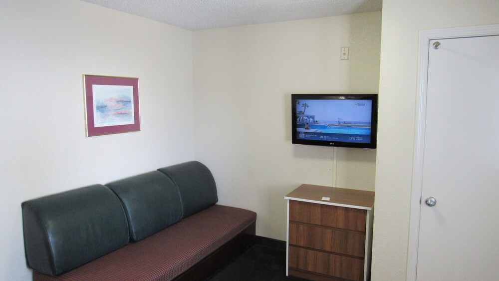 InTown Suites Extended Stay Nashville Bellevue - photo 20