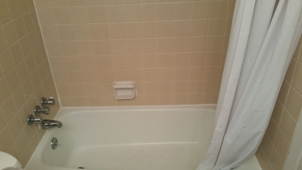 Carolina TarHeel Motel - photo 34