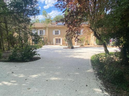 Ecolodge de 94m2 Au Calme Dans la Campagne in Orange, France
