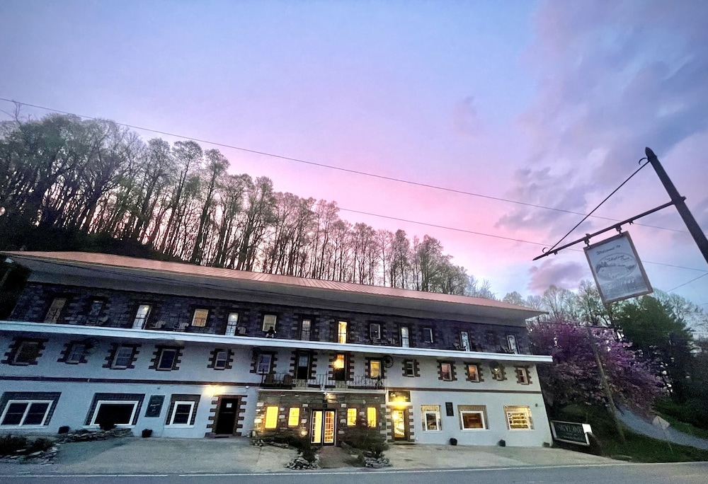 Skyline Village Inn - photo 111
