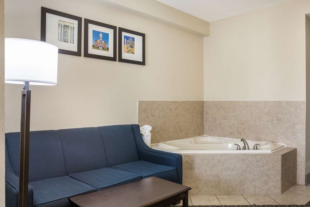 Comfort Suites Forsyth near I 75 - photo 23