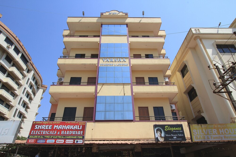 Oyo 29159 Varsha Boarding And Lodging — Udupi
