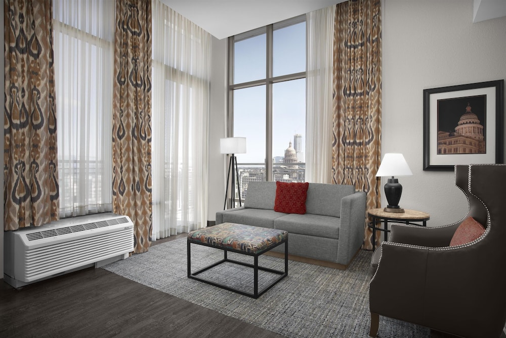 Hampton Inn & Suites Austin @ The University Capitol - photo 20