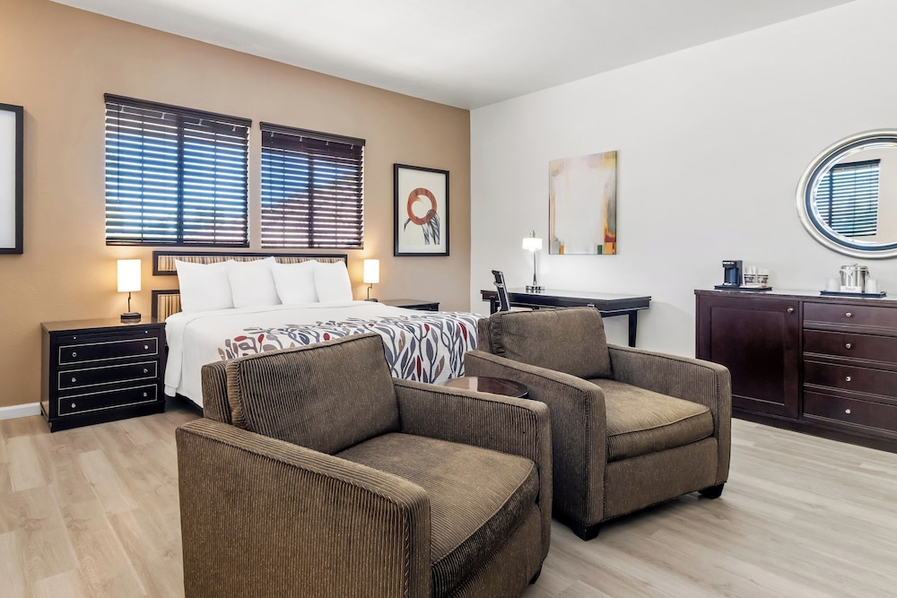 Red Roof Inn Ridgecrest - photo 18