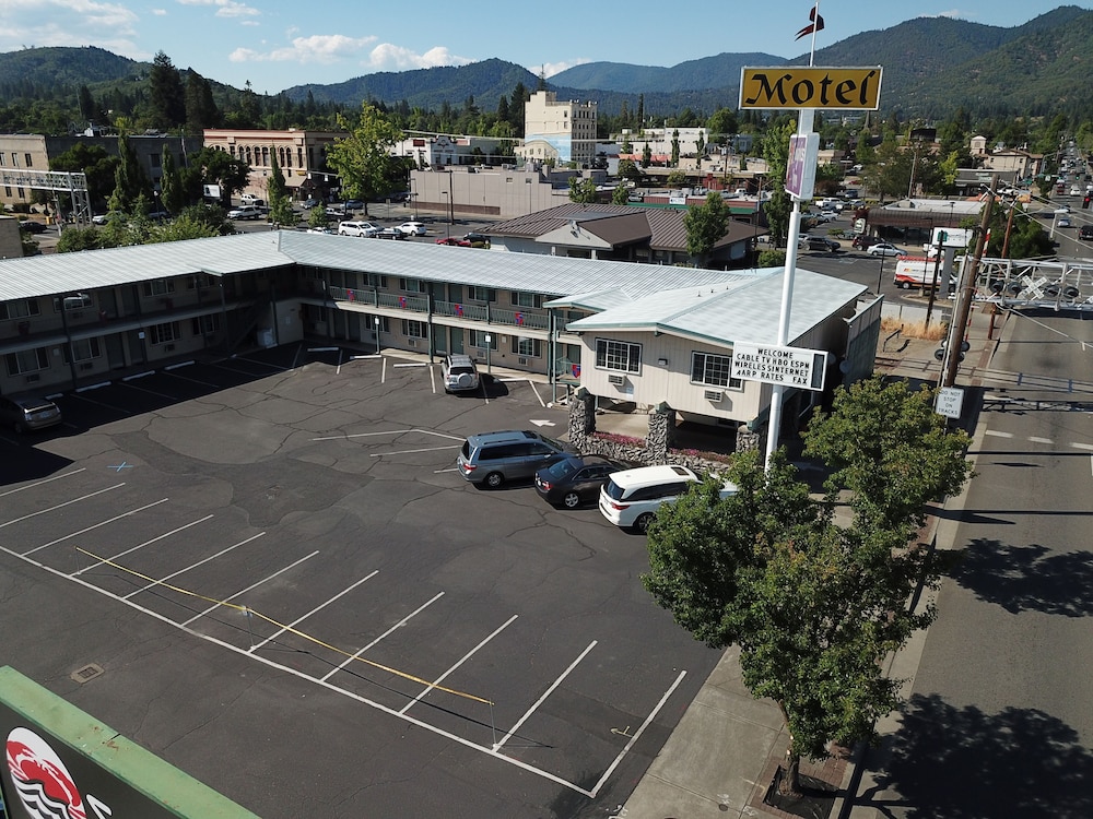Knight's Inn Motel - photo 55