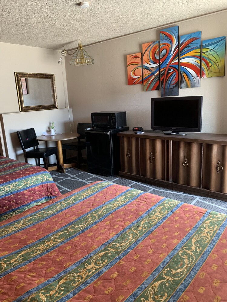 Motel 8 Plus - photo 11