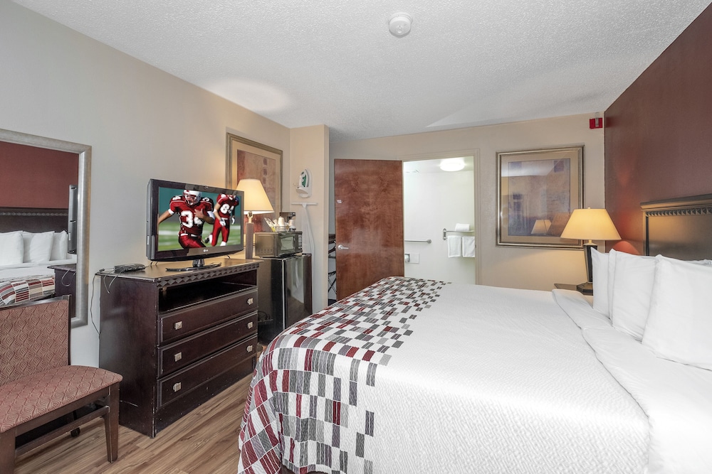 Red Roof Inn & Suites Oxford - photo 6