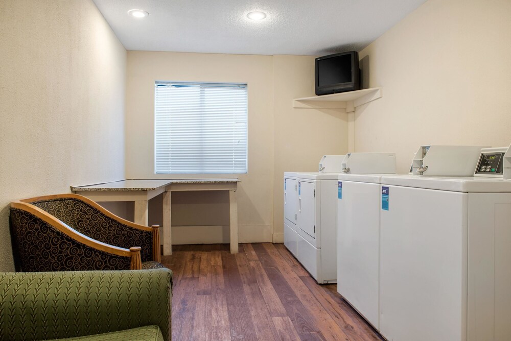 Quality Inn Airport Indiana - photo 3