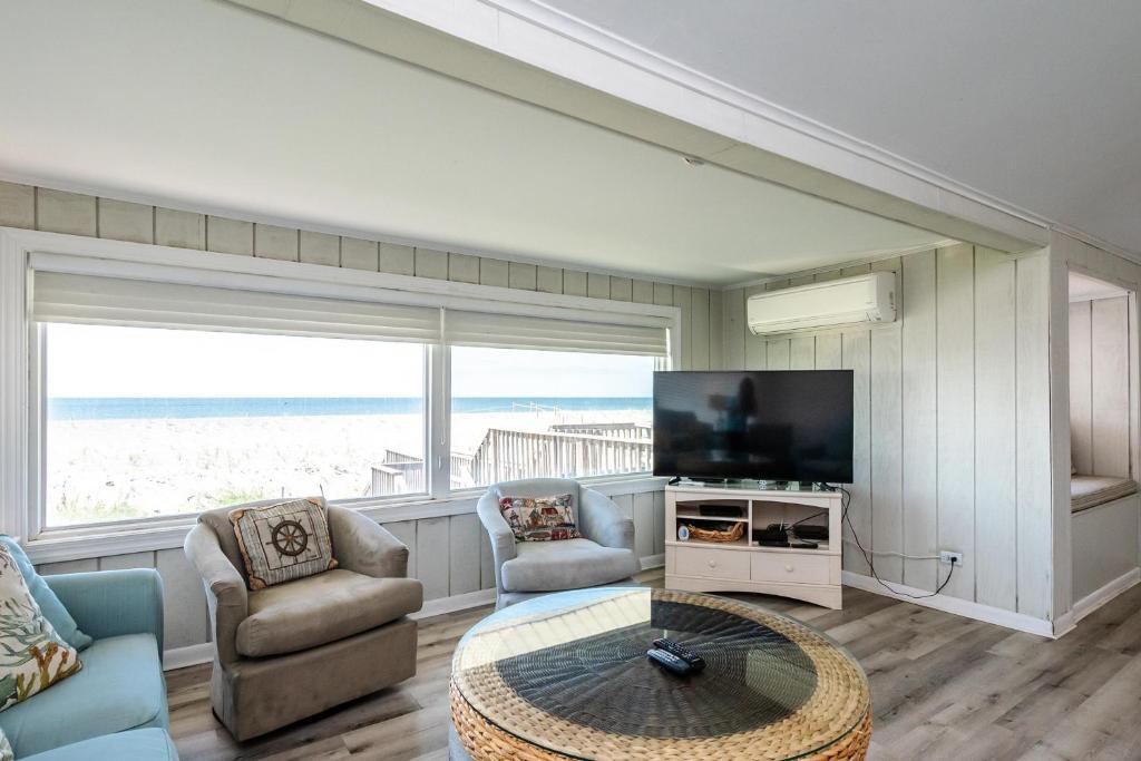 Daze At Sea by Oak Island Accommodations - photo 2