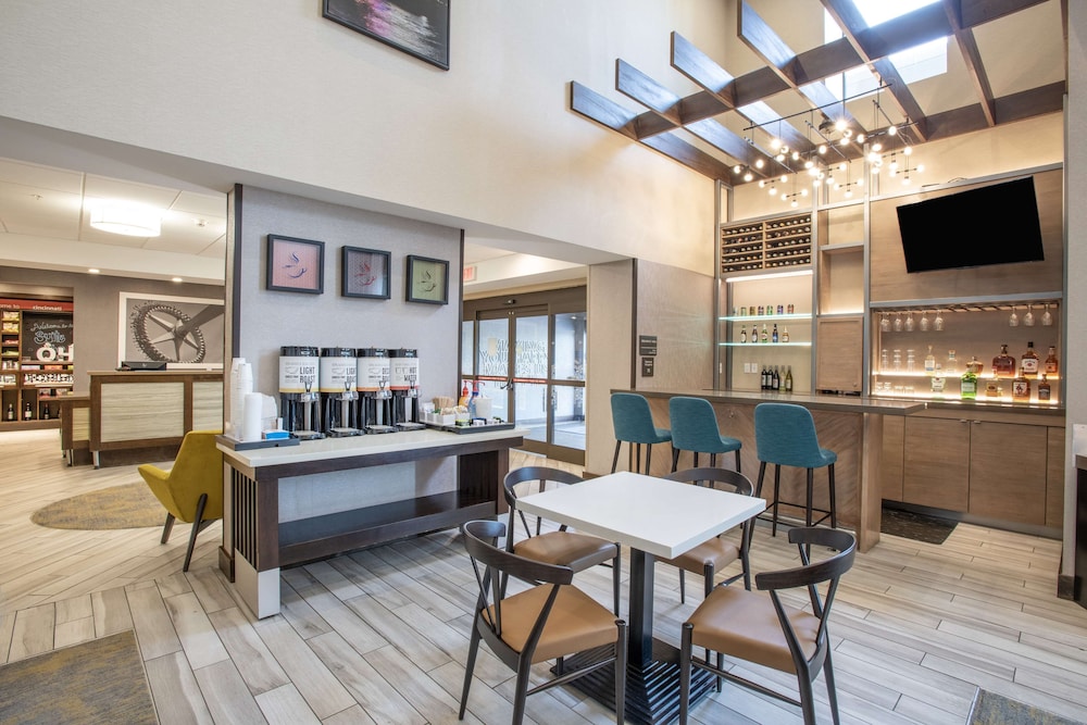 Hampton Inn & Suites Cincinnati Kenwood - photo 40