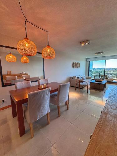 Torre Tressesenta Piso 13 4pax — 4-Star Luxury Hotel in Punta Del Este, Uruguay