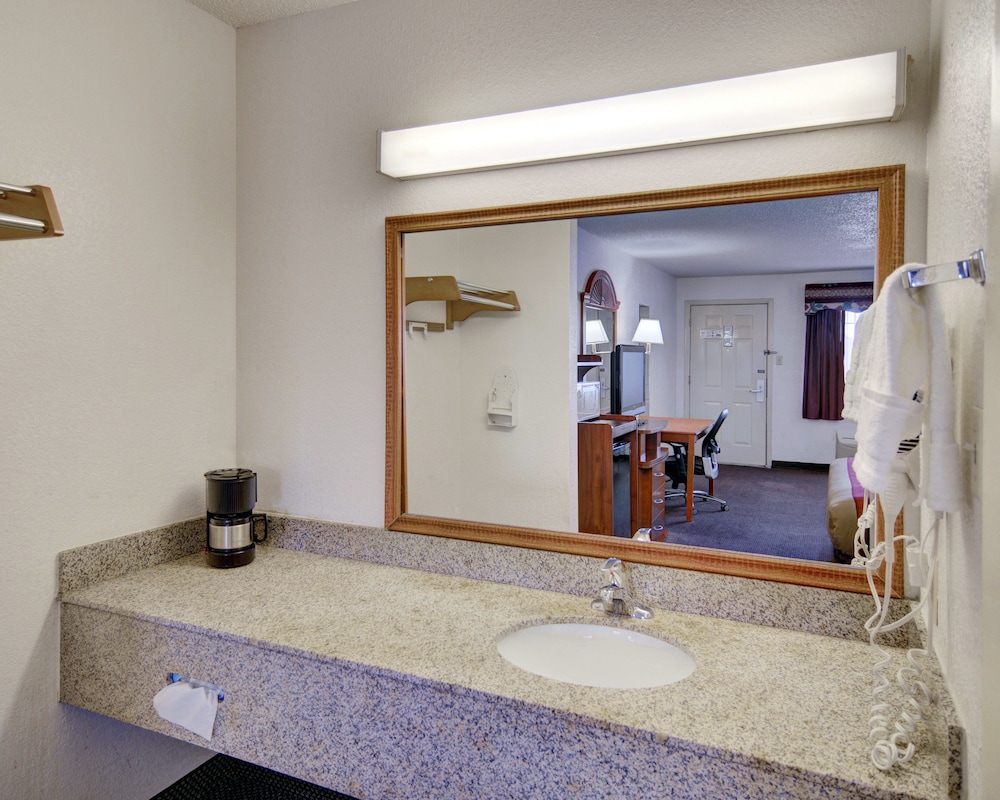 Super 8 by Wyndham Decatur Texas - photo 42