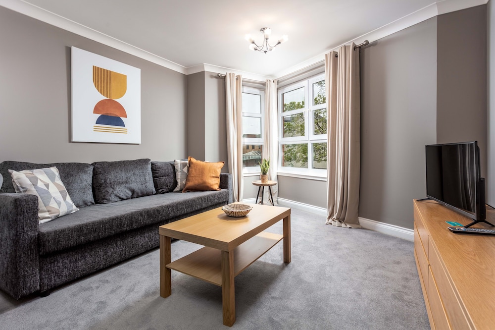 Elms Way Donnini Apartments — 4-Star Luxury Hotel in Ayr, United Kingdom
