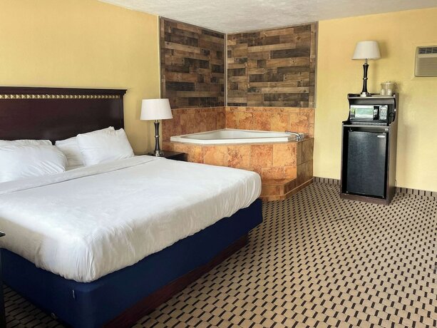 Motel 6 Fairmont WV Downtown - photo 20