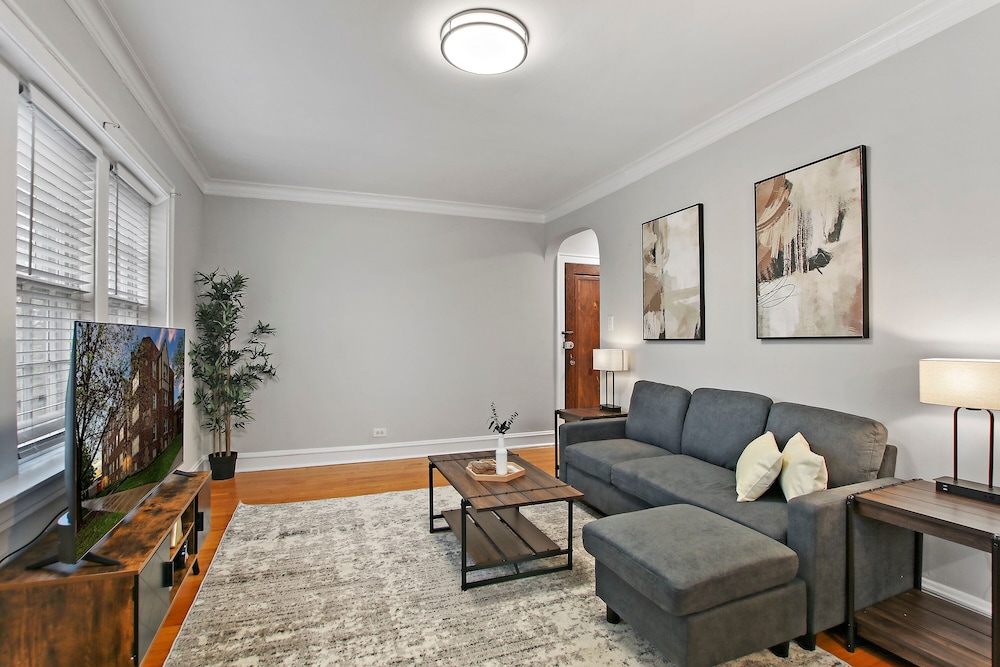 2BR Well Furnished Apartment Lockwood 3 — 4-Star Luxury Hotel in Chicago, United States