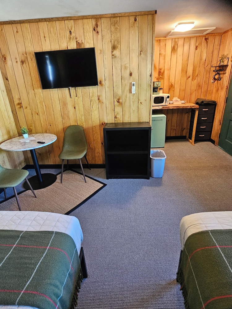 The Springs Motel - photo 40