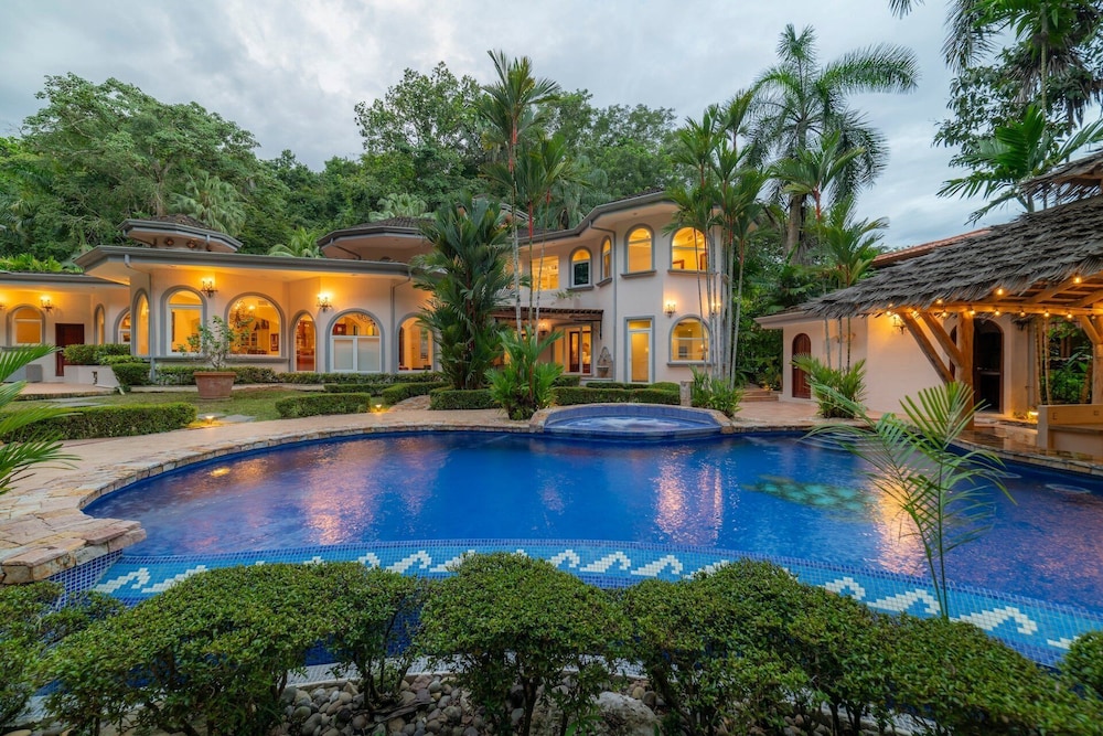 Harmon House — 4-Star Luxury Hotel in Jaco, Costa Rica