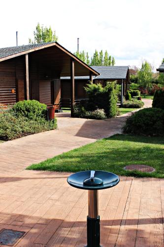 Cabañas bungalow El Bosque de los Sueños — 4-Star Luxury Hotel in Cubillos Del Sil, Spain