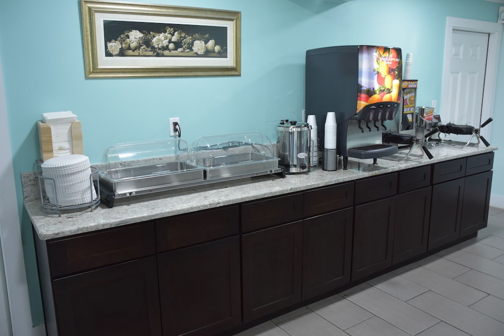 Destin Inn and Suites - photo 25