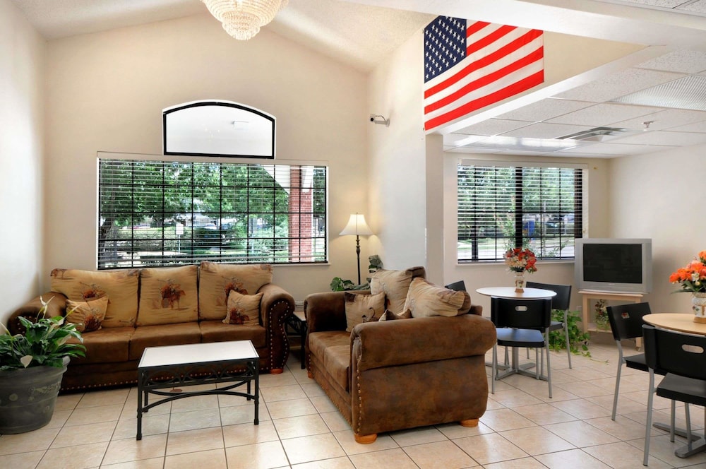 Travelodge by Wyndham Arlington Dallas Area - photo 16