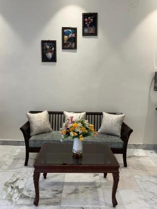 Sharda Home Stay: Near Sankat Mochan Temple Bhu — 4-Star Luxury Hotel in Varanasi, India