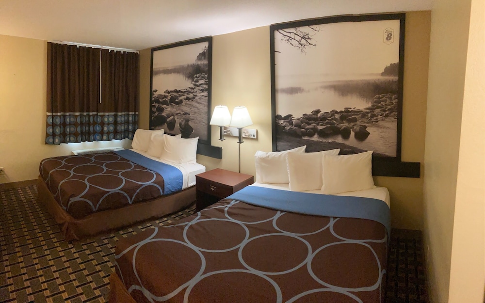 Super 8 by Wyndham Chisago City - photo 11