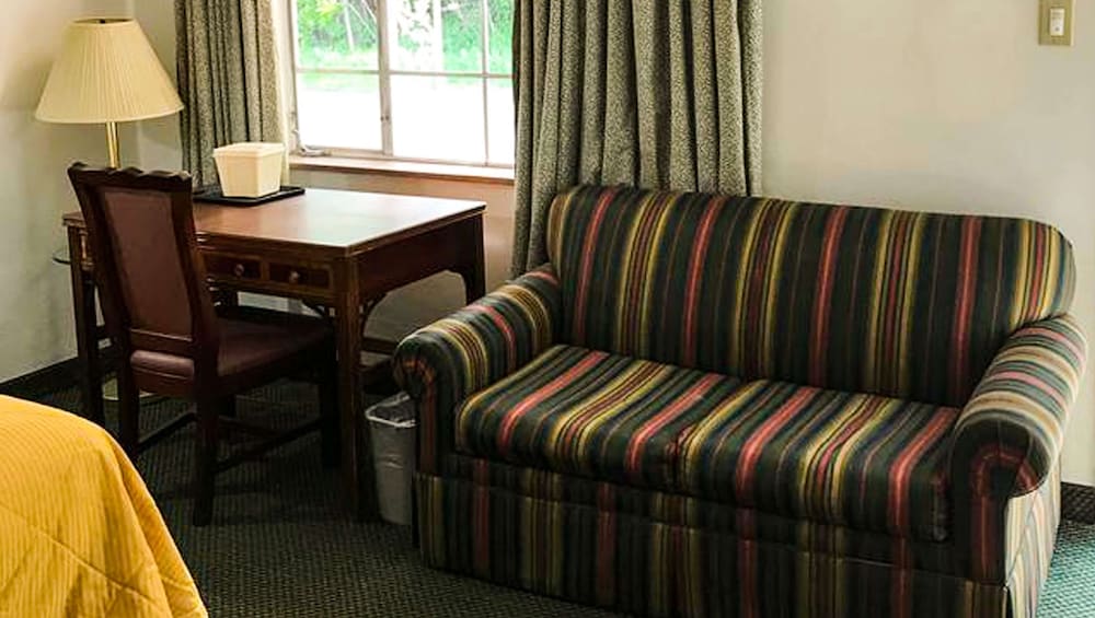 Relax Inn Altoona - photo 27