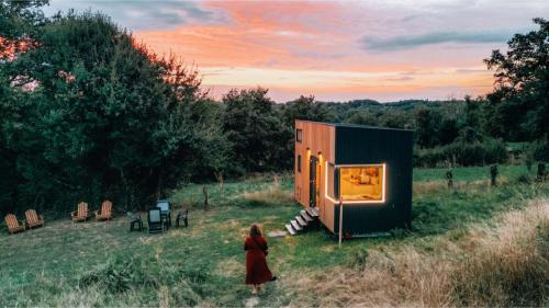 La Voie Romaine by Tiny Away — hotel in Saint-Sebastien-Sur-Loire