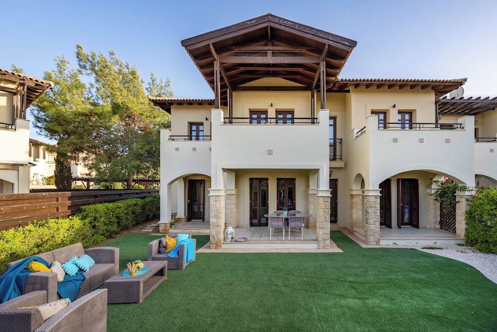 2 bedroom Apartment Eros with private pool and garden Aphrodite Hills Resort in Unknown City, Cyprus