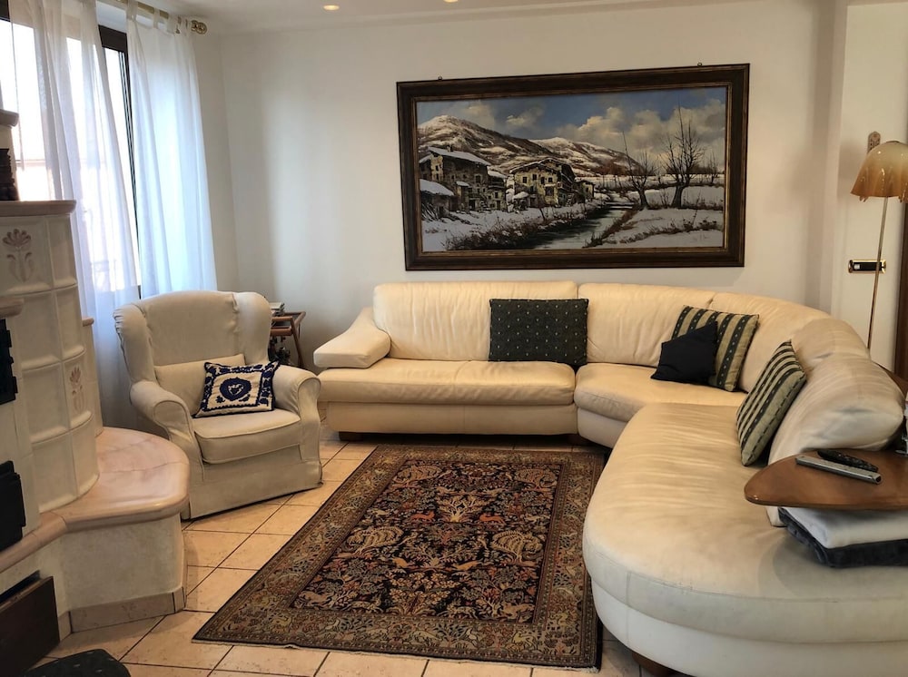 Appartamento Milvia Lezzeno Lezzeno — 4-Star Luxury Hotel in Lezzeno, Italy