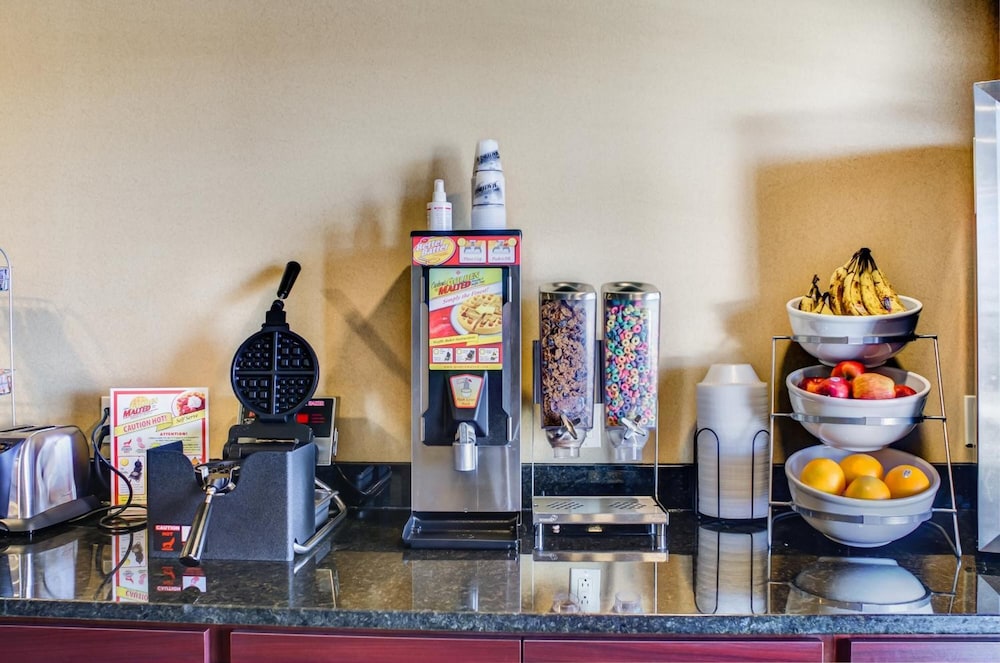 Castle Rock Inn & Suites - photo 46