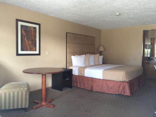 Deer Creek Motel - photo 4