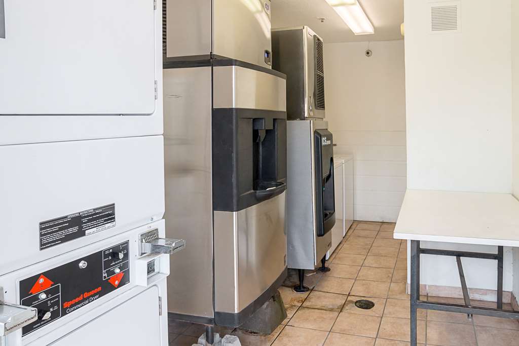 Motel 6 Grand Prairie TX Near Six Flags Drive - photo 29
