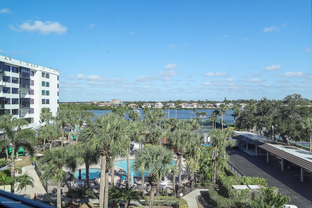 Harbor Towers 4th Fl Pool & Bay Views End Unit - photo 55