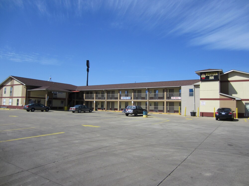 First Western Inn - photo 39