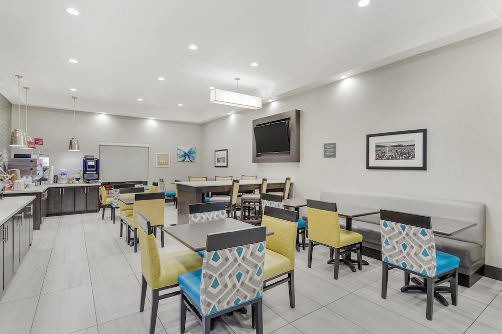 Best Western Plus Waller Hotel - photo 42