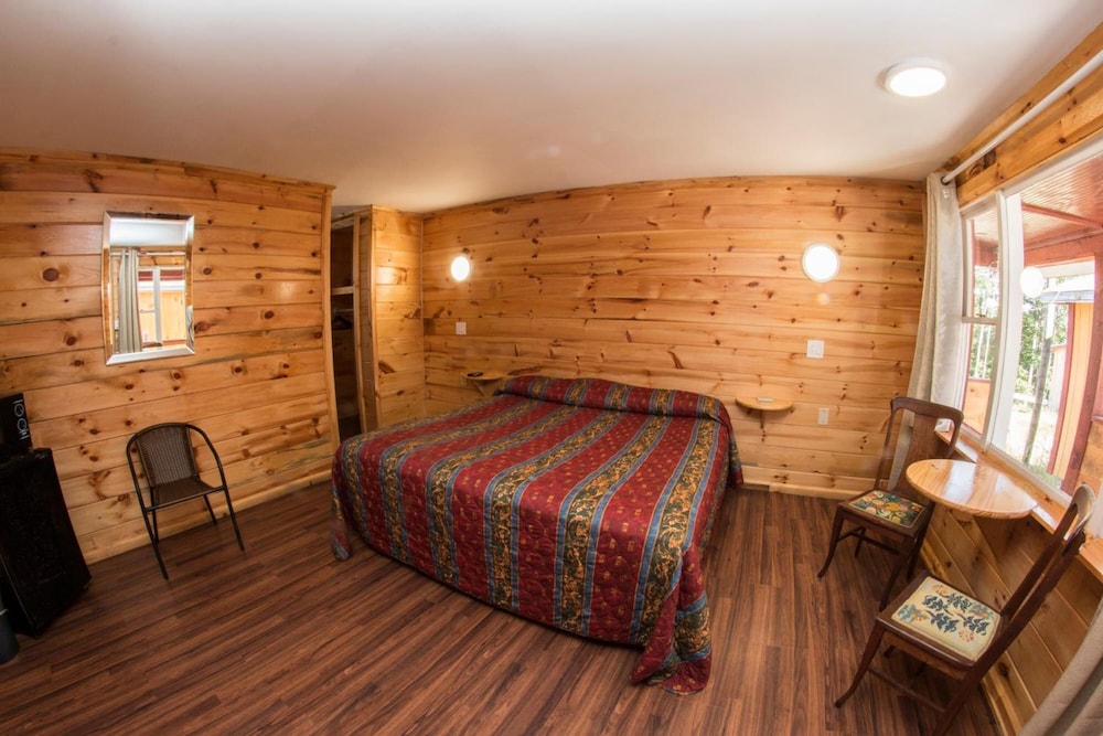 King Hendrick Motel - photo 5