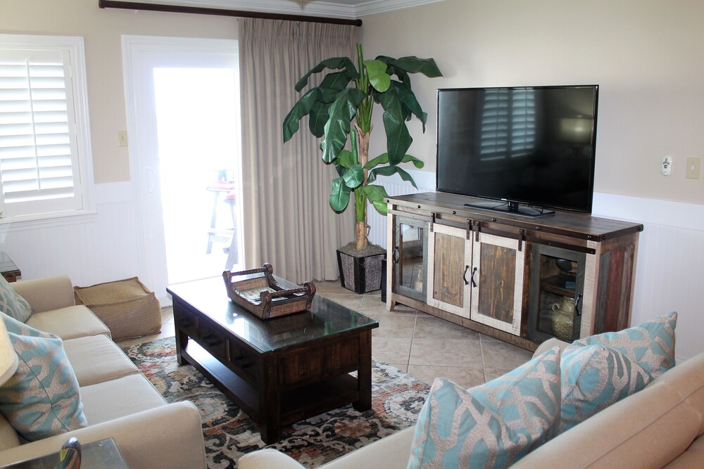 Holiday Surf and Racquet Club - photo 22