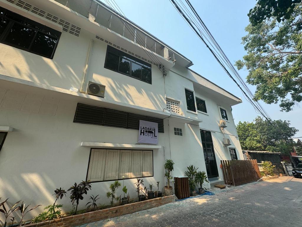 Ladakul hostel — 4-Star Luxury Hotel in Chom Thong, Thailand