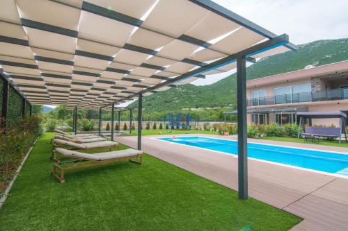 Villa Sky D 9&1 with tennis court and heated pool — 4-Star Luxury Hotel in Omis, Croatia
