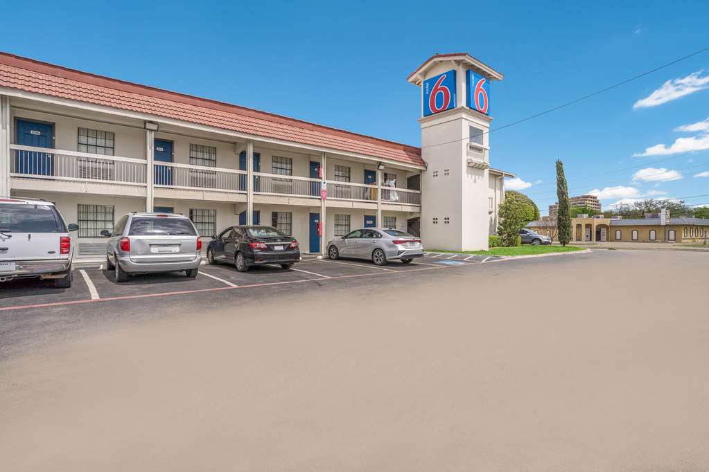 Motel 6 Dallas TX Market Center - photo 3